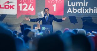 Kandidati për kryeministër nga radhët e LDK-së, Lumir Abdixhiku, ka mbajtur një tubim madhështor në Fushë Kosovë
