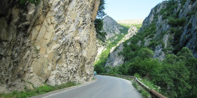 Ministria e Infrastrukturës bënë të ditur se nesër mbyllet për qarkullim të të gjitha automjeteve rruga Prizren-Prevallë