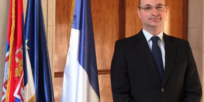 Ambasadori, Frederic Mondolini, i kërkoi falje kryetarit të Serbisë e popullit serb për jo radhitje të mirë, në Paris
