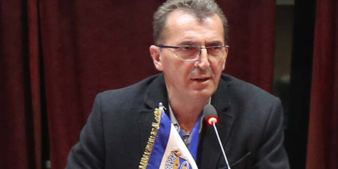Kryetari i Sindikatës së Policisë së Kosovës, Imer Zeqiri, thotë se aktualisht paga e policit është vetëm 392 euro - Radio Kosova e Lirë