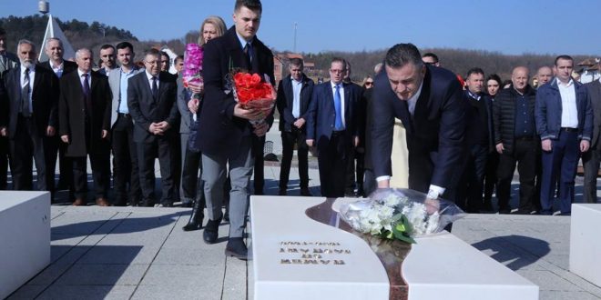 Kryetari i komunës së Skenderajt, Bekim Jashari, e ka kujtuar babain e tij, Hamëz Jashari në ditëlindjen e 69-të të tij