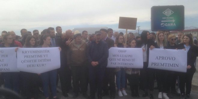 Banorët e fshatrave Bablak, Tërrn, Koshare dhe Luboc të Ferizajt kanë protestuar sot me kërkesën për asfaltim të rrugës
