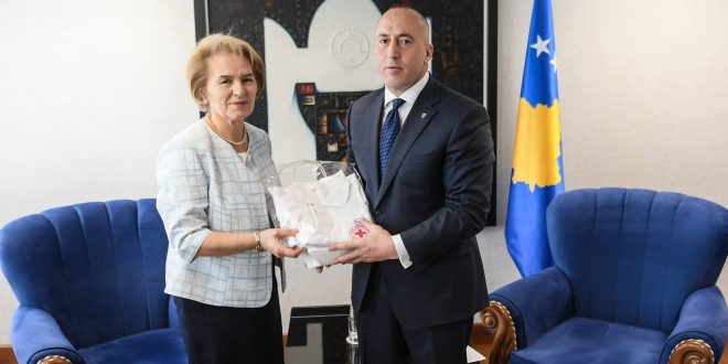 Kryeministri Haradinaj ka pritur sot në një takim Feride Hysenin, kryetare e Kryqit të Kuq të Kosovës