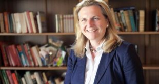 Shefja e diplomacisë austriake, Karin Kneissl, arrin sot për vizitë zyrtare në Kosovë