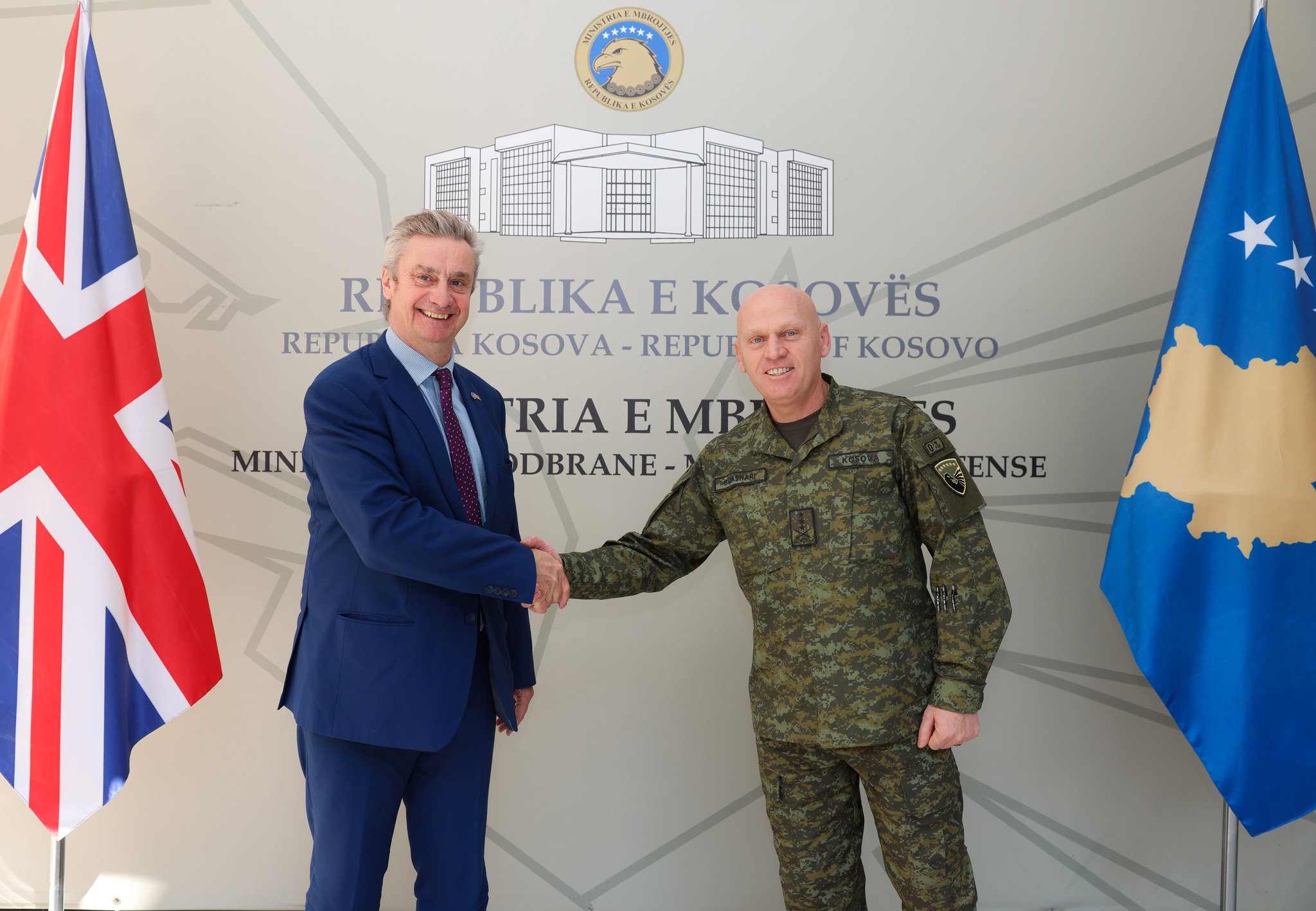 Komandanti i FSK së priti në takim Ambasadorin e Mbretërisë së Bashkuar në Kosovë