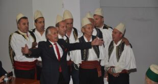 Në datën 15 nëntor Shoqata Atdhetare Kulturore Labëria “Nderi i Kombit” në Gjirokastër organizoi, takimin Kombëtar “ GJUHA SHQIPE IDENTITETI YNË”