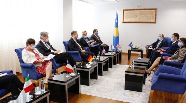 Kryeministri Hoti takon ambasadorët e shteteve të QUINT-i, diskutojnë për rifillimin e procesit të dialogut me Serbinë