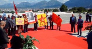 Pozita, opozita dhe komunistët nderojnë dëshmorët dhe bëjnë homazhe para Monumentit “Nënë Shqipëri”