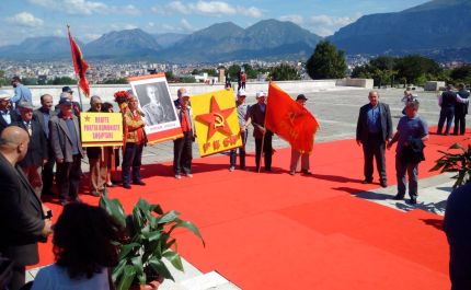 Pozita, opozita dhe komunistët nderojnë dëshmorët dhe bëjnë homazhe para Monumentit “Nënë Shqipëri”