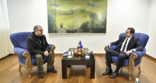 Kryeministri i Kosovës, Albin Kurti, është takuar me kryetarin e Bashkimit të Sindikatave të Pavarura të Kosovës, Atdhe Hykolli