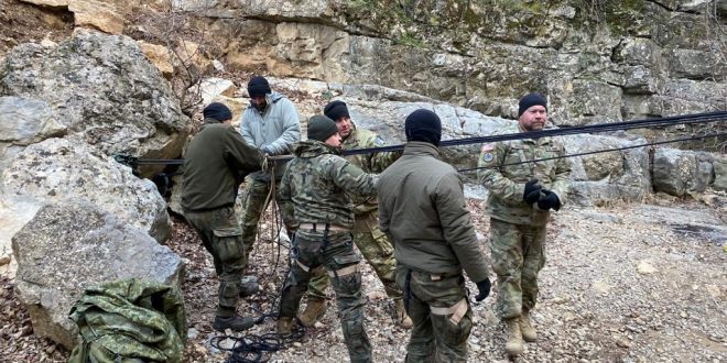 Në bashkëpunim me ushtrinë Amerikanë, 28 pjesëtarë të Komandës së Forcave Tokësore përfunduan trajnimin një javor