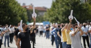 Partia Demokratike e Kosovës i mbështet gastronomët, është “pro” heqjes së kufizimit të lëvizjes dhe rishikimit të masave