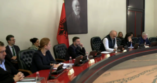 Kryeministri i Shqipërisë Edi Rama ka shpallur gjendjen e jashtëzakonshme bazuar në kushtetutën e vendit