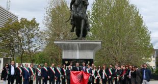 Kryetari i Kosovës, Hashim Thaçi ka pritur sot në një takim një delegacion të madh të arbreshëve të Italisë