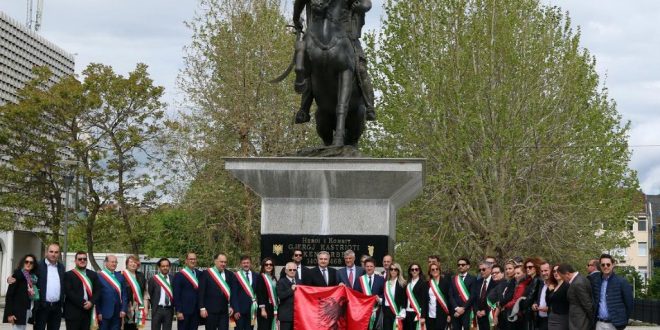 Kryetari i Kosovës, Hashim Thaçi ka pritur sot në një takim një delegacion të madh të arbreshëve të Italisë