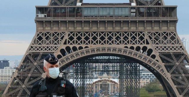 Mbi 100. 000 francezë nënshkruan një letër të një grupi ushtarësh në shërbim, që paralajmërojnë luftë civile në Francë