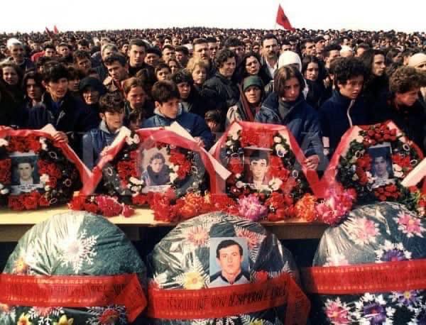 Ramush Haradinaj kujton Likoshanin dhe Qirezin  Gjaku i dëshmorëve u bë dritë për lirinë e Kosovës