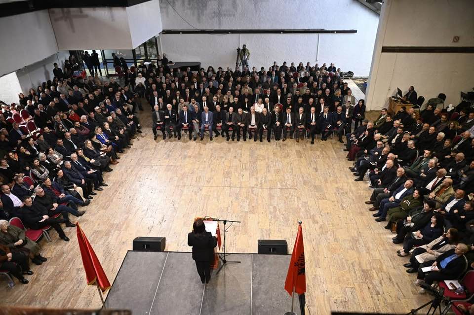 ruzhdi-jashari-ahmeti-i-takon-epokes-se-pavdekshme-ku-jeten-e-permbylli-pokeshtu-ne-datat-epokale-te-rendesisē-jetike-te-atdheut