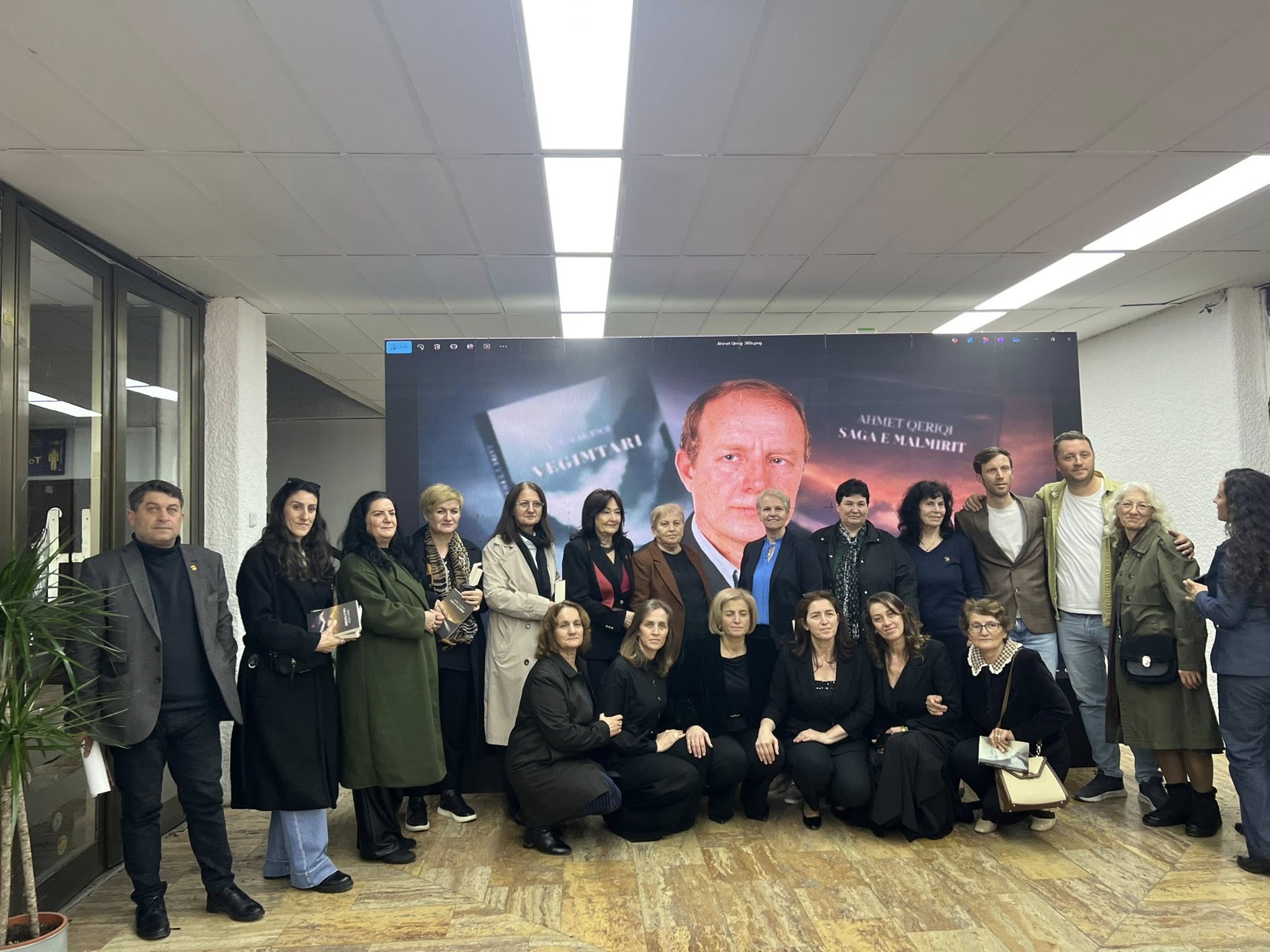 xhyhere-vezaj-maqkaj-te-jeni-krenare-familja-e-prof-ahmet-qeriqit