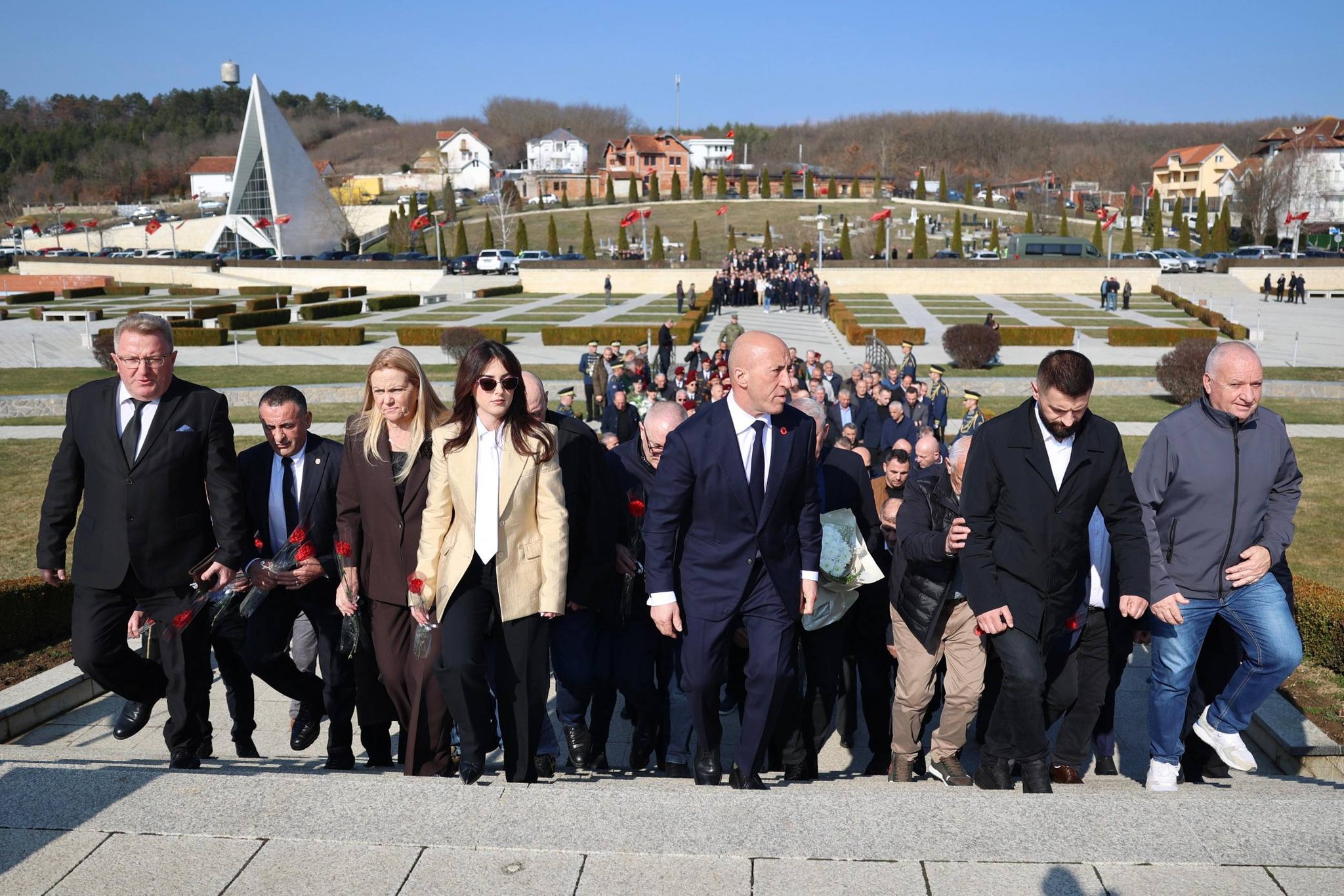 Organizata e Veteranëve të Luftës të UÇK së   Dega Deçan përkujton Epopesë e UÇK së dhe familjen heroike Jashari