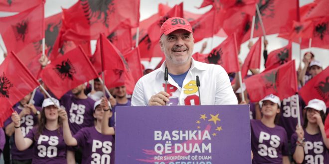 Kryeministri i Shqipërisë, Edi Rama, e quajti lëvizjen e opozitës një “vetëvrasje perfekte politike”