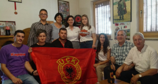 Sot Radion Kosova e Lirë e vizituan disa familjarë të dëshmorëve nga Shoqata e Familjeve të Dëshmorëve të UÇK-së, në Pejë