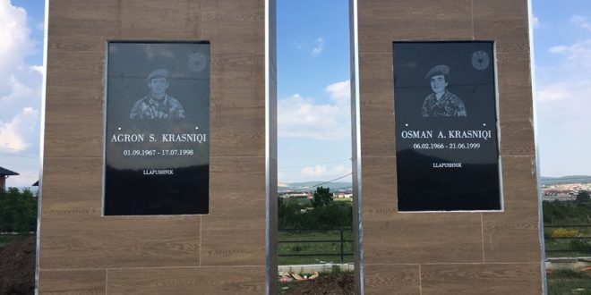 Në Grykën e Llapushnikut është zbuluar pllaka përkujtimore për dëshmorët e UÇK-së, Agron Krasniqi dhe Osman Krasniqi