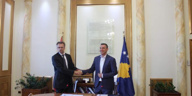 Kryetari i Kuvendit të Kosovës, Kadri Veseli, ka pritur sot në takim ambasadorin e Norvegjisë nё Kosovё, Per Strand Sjaastad's