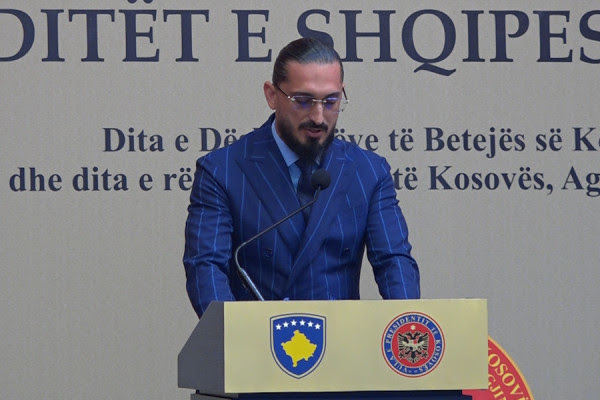 Djali i Agim Ramadanit shpërthen ndaj Gecit  Degradim dhe mungesë dinjiteti