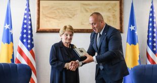 Kryeministri Haradinaj pranon letër falënderimi nga ish Sekretarja Amerikane e Shtetit, Madeleine Albrigh