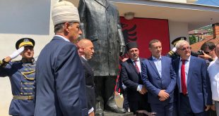 Kryeministri në dorëheqje, Ramush Haradinaj merr pjesë në zbulimin e shtatorës se Shejh Myhedin Shehu