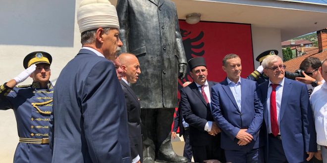 Kryeministri në dorëheqje, Ramush Haradinaj merr pjesë në zbulimin e shtatorës se Shejh Myhedin Shehu