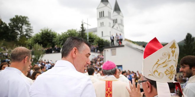 Kadri Veseli i viziton besimtarët katolikë në Viti me rastin e manifestimit të përvitshëm kushtuar “Zojës së Madhe”