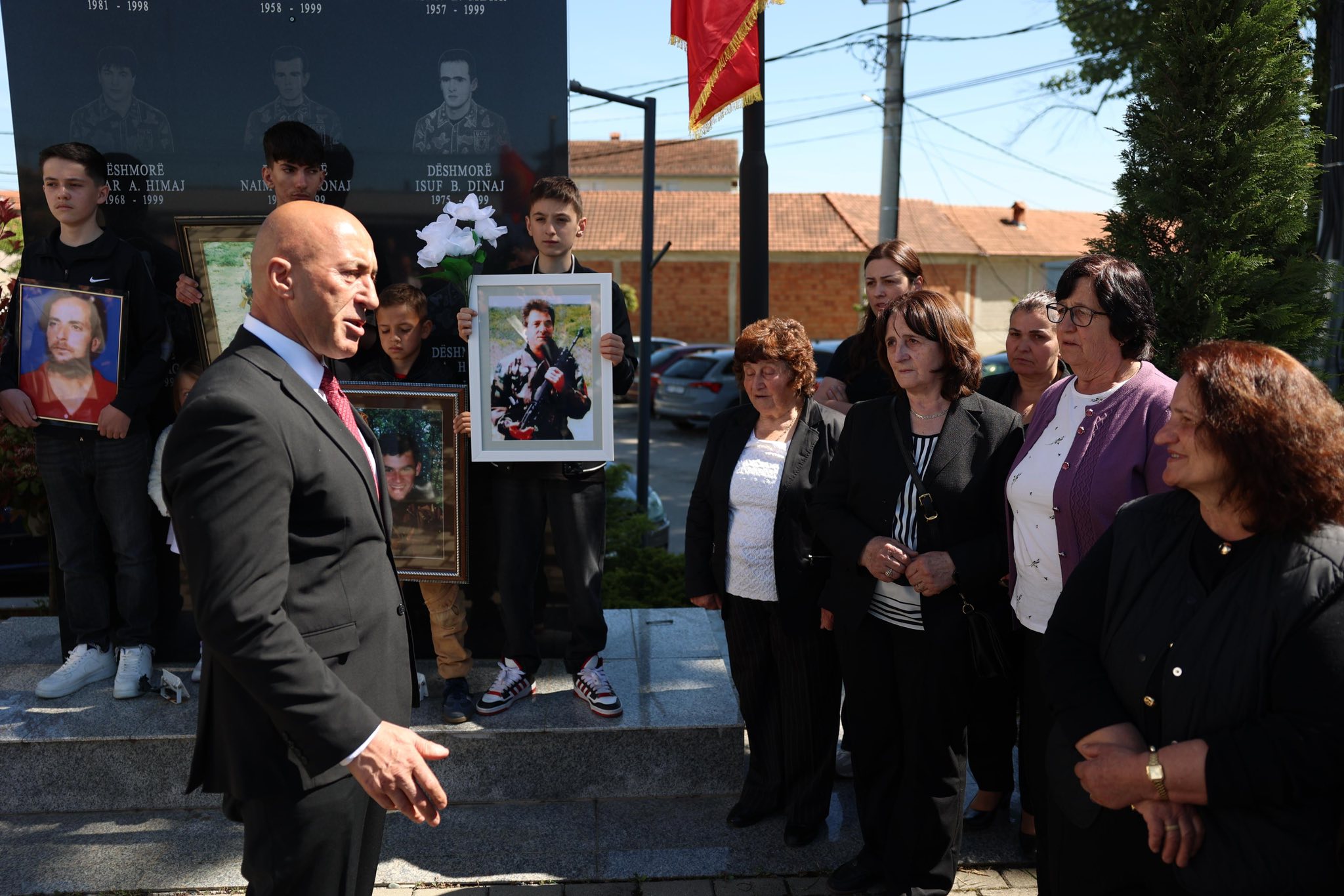 Ramush Haradinaj kujton Masakrën e Mejës dhe të rënët e prillit