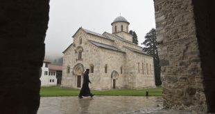 Kryepeshkopi, Mihajlo, thotë se Kisha Serbe është më shumë, një organizatë politike që vepron në emër të fesë