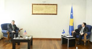 Kryeministri i Kosovës, Albin Kurti, ka pritur në takim ambasadorin e Shteteve të Bashkuara në Kosovë, Philip Kosnett