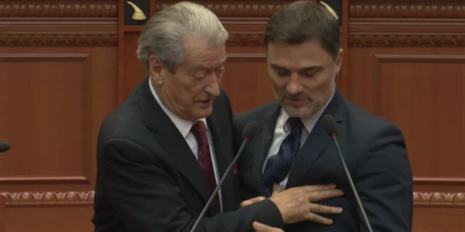 Në Kuvendin e Shqipërisë ka ndodhur një përplasje jo vetëm verbale mes Sali Berishës dhe Enkelejd Alibeajt