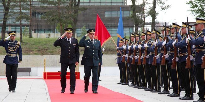 Shefi i Mbrojtjes i Malit të Zi gjeneral Dragutin Dakiq vizitoi Ministrinë e Mbrojtjes