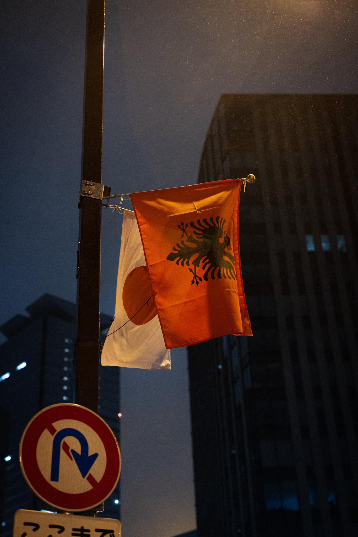 Edi Rama në Tokio  Vizitë zyrtare mes flamujve kuqezi dhe takimeve të nivelit të lartë