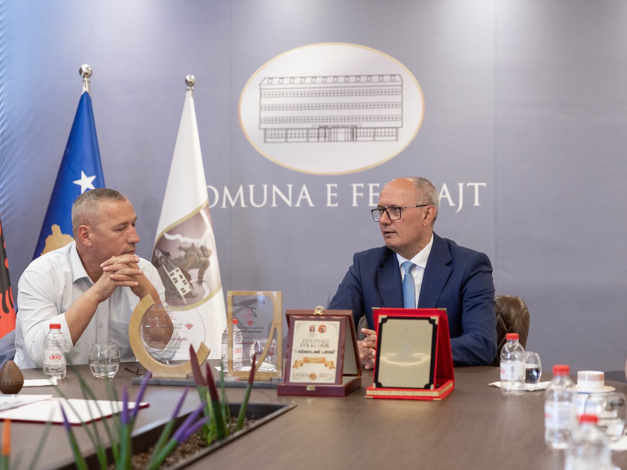 Agim Aliu vlerëson Ansamblin  Kastriotët  për sukseset dhe kontributin në promovimin e kulturës ferizajase