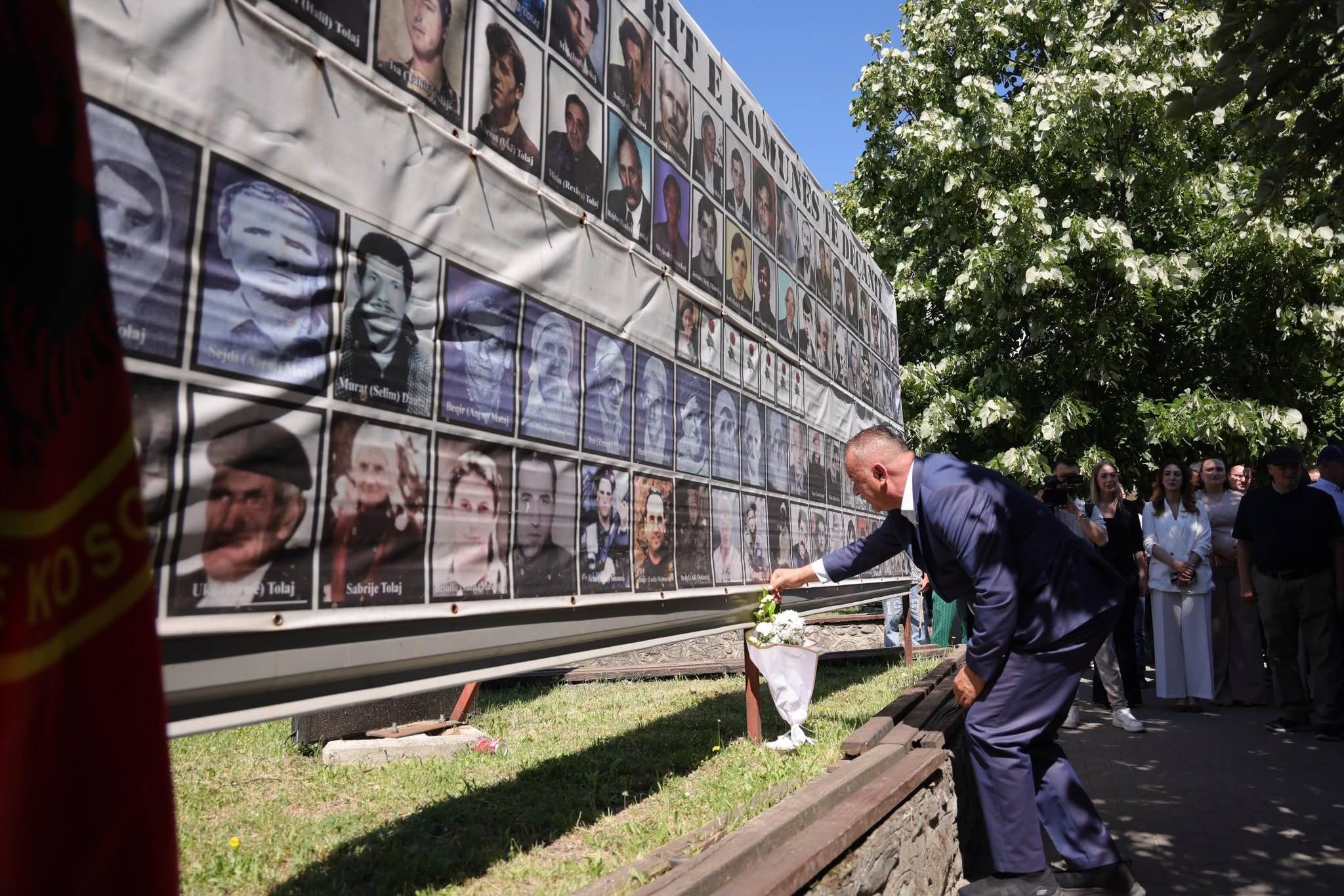 Deçani feston 27 vite liri   homazh për sakrificën që solli çlirimin