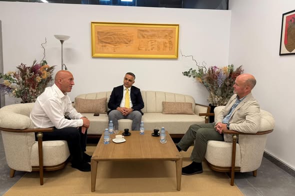 Ramush Haradinaj takon kolonelin britanik Chris Warren  Falënderim për rolin historik të NATO s në Kosovë
