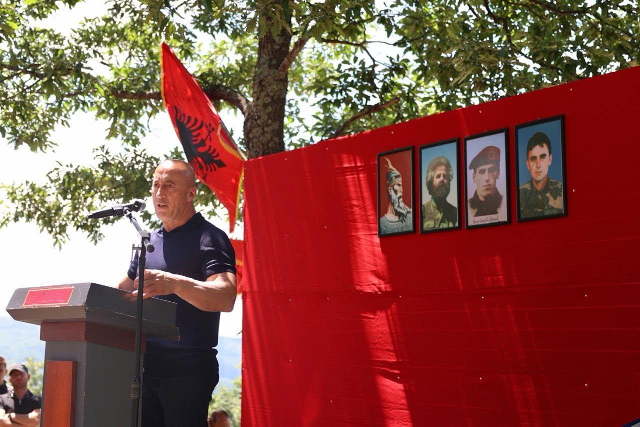 Ramush Haradinaj  Basri Canolli   Shpendi  ishte luftëtar i dalluar i Ushtrisë Çlirimtare  djalë i një familjeje atdhetare