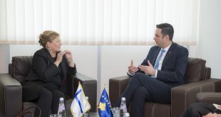 Ministri i Infrastrukturës dhe Ambientit, Lumir Abdixhiku priti në takim ambasadoren e Finlandës në Kosovë, Pia Stjernvall