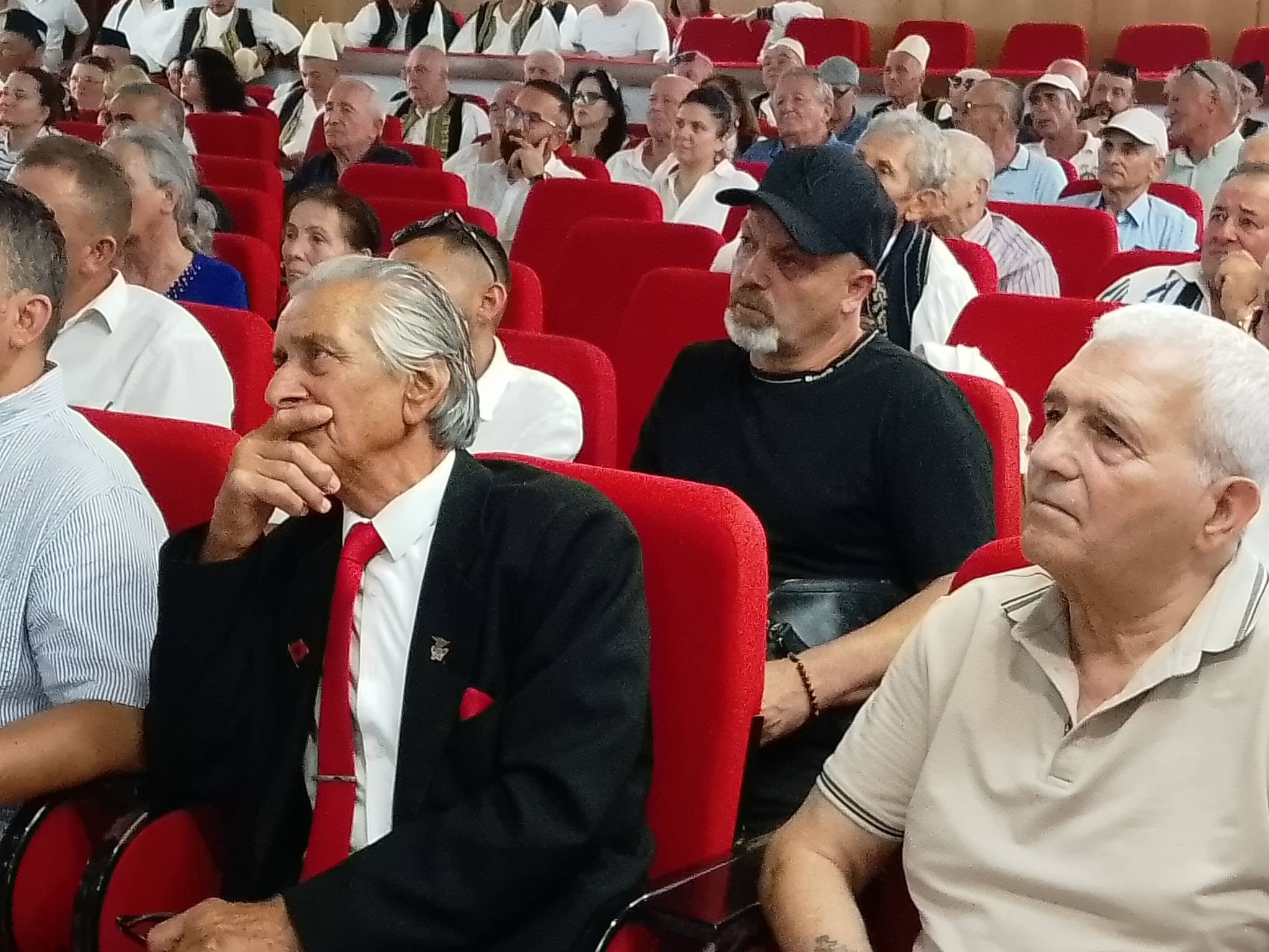 isuf-ismaili-ne-tepelene-u-perkujtua-me-nderime-te-medha-60-vjetori-i-grupit-artistik-polifonik-te-bences
