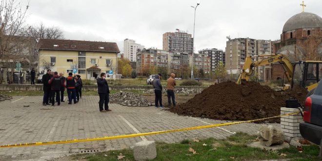 Fillojnë gërmimet në kampusin e UP-së me dyshimin se mund të ketë varrezë masive nga koha e luftës