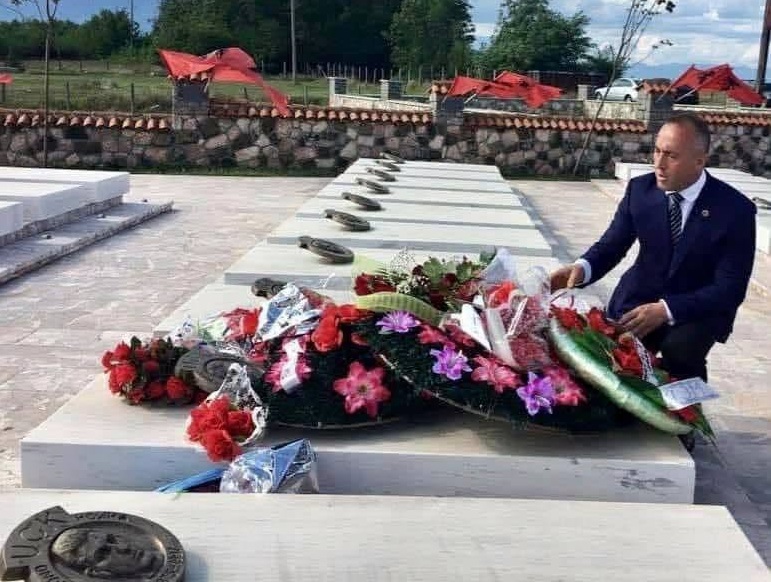 Ramush Haradinaj përkujton Skender Çekun në 28 vjetorin e vdekjes  Kontributi i tij nuk harrohet