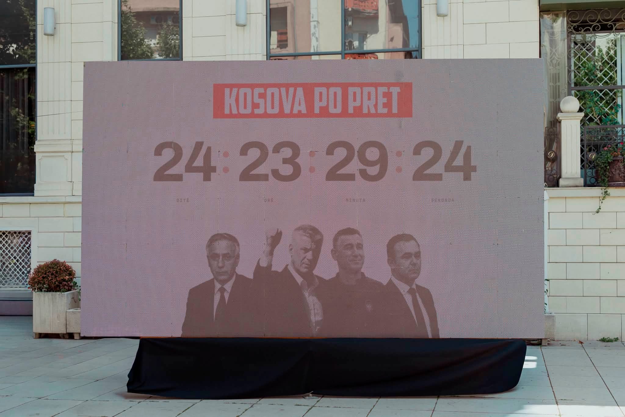Flamujt e UÇK së mbushin Prishtinën  vazhdon numërimi drejt 16 shtatorit