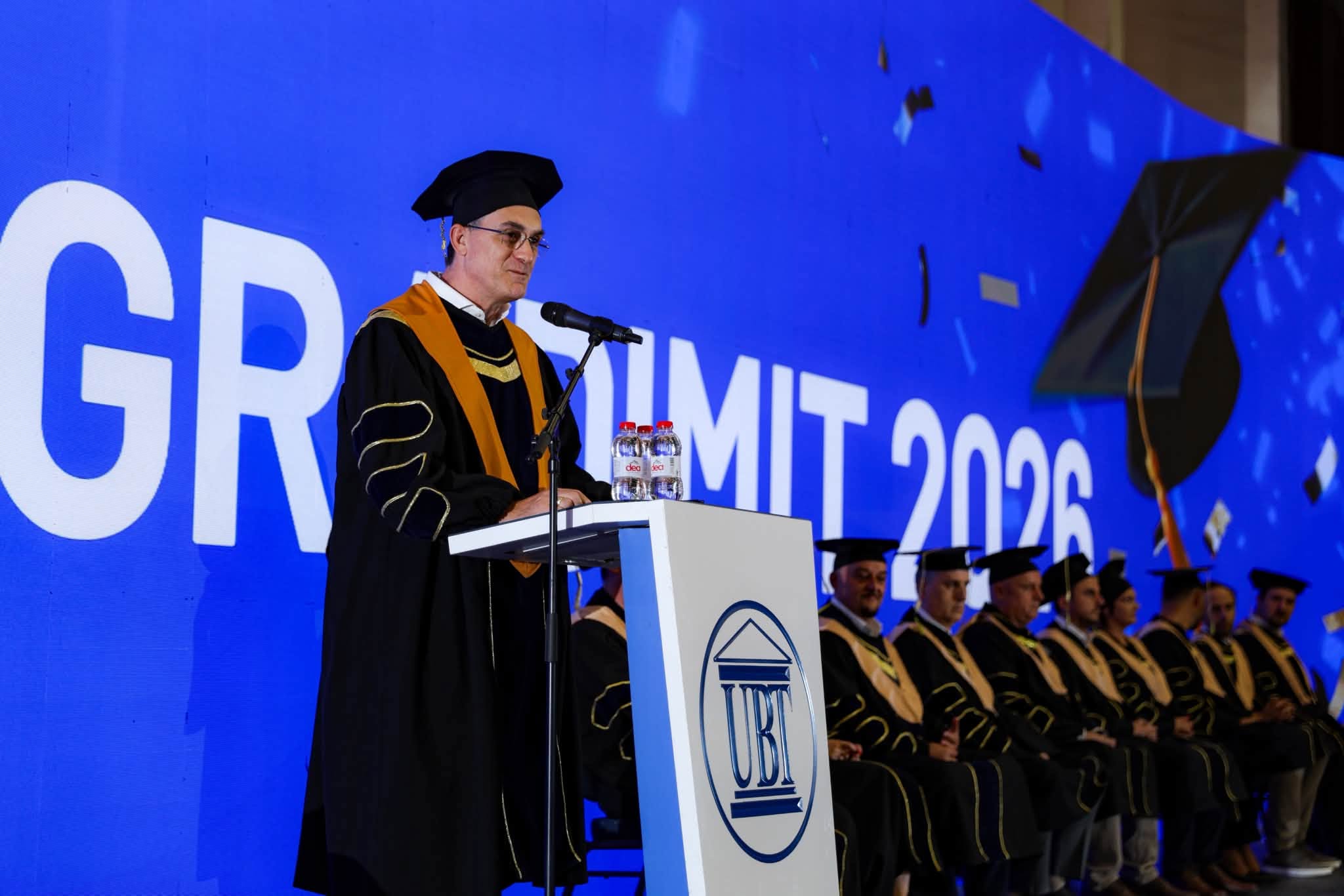 UBT diplomon gjeneratën e 23 të  Hajrizi  Dija është pasuria që askush nuk mund t ua marrë