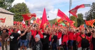 Në Mal të Zi protestojnë mbi 10.000 qytetarë kundër shugurimit të kreut të Kishës Ortodokse serbe, Joanikije